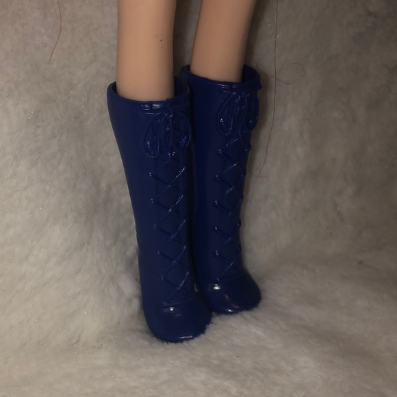 Bratzilla Bratz Meygana Broomstix Core doll 2013 - Picture 4 of 9